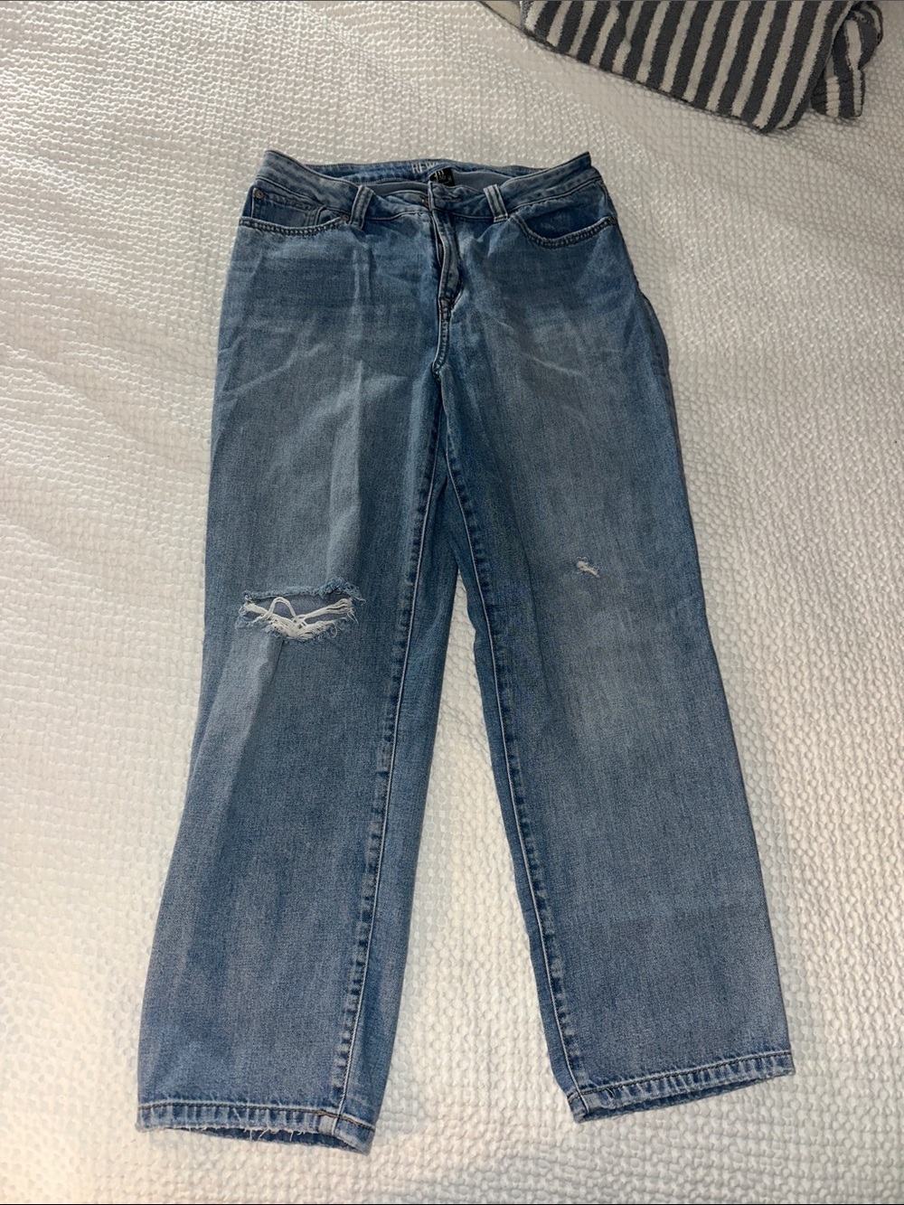 Rewash High-Rise Straight Leg Jeans in Light Blue with Distressed Knee